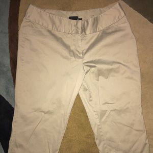 Cream Worthington Capri pants 🤎